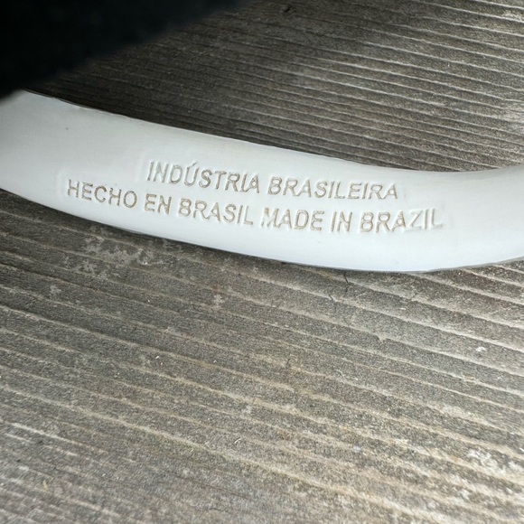 Pretty Embroidered Eyelet Dress with Havaianas Sandals - Picture 7 of 10